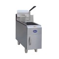 Globe GF15G 15 lb. Natural Gas Countertop Fryer 26,500 BTU 10-1/2"W